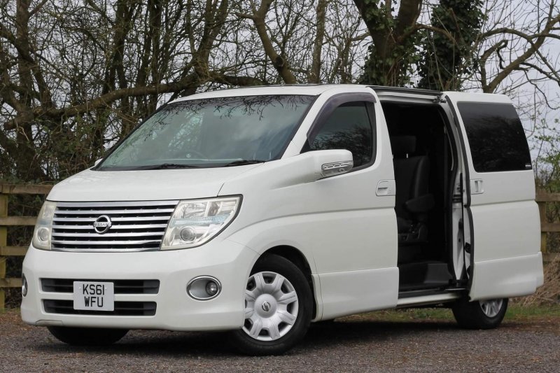 NISSAN ELGRAND