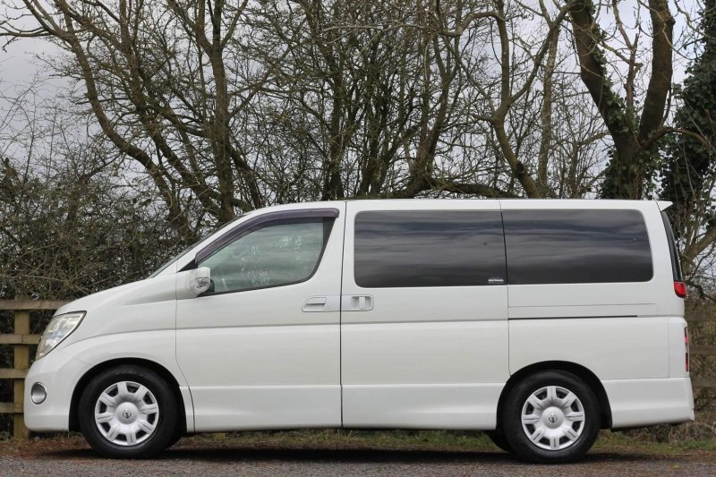 NISSAN ELGRAND