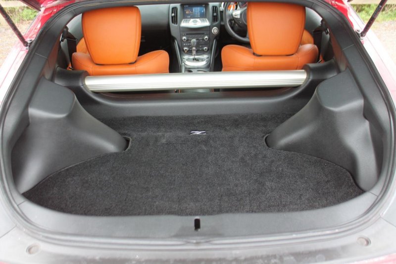 NISSAN 370Z