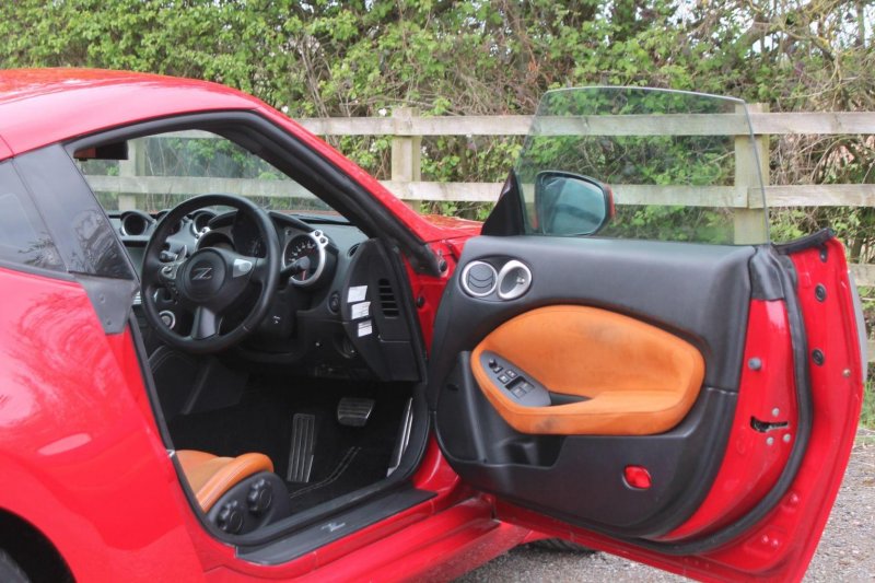 NISSAN 370Z
