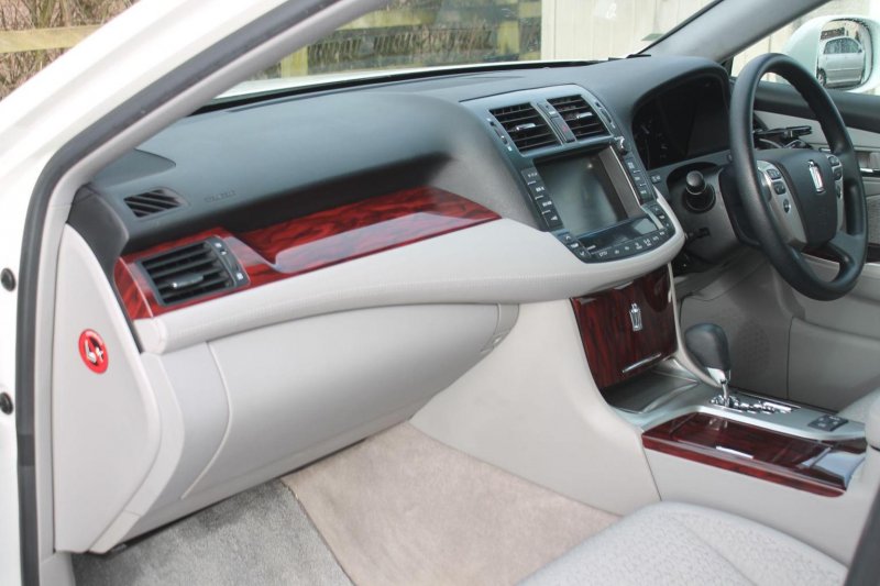TOYOTA CROWN