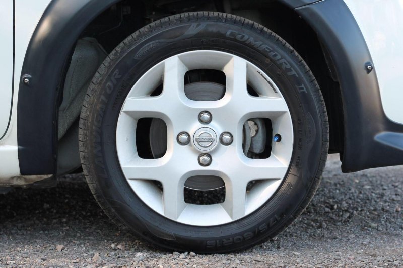 NISSAN 