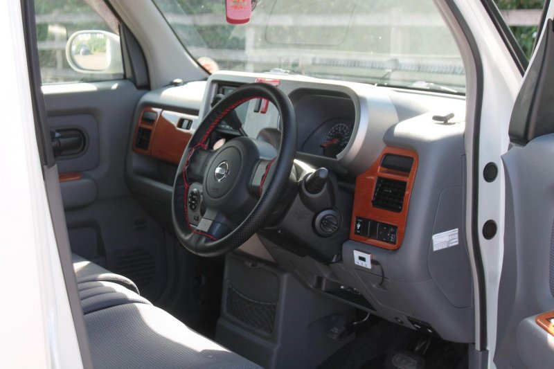 NISSAN 