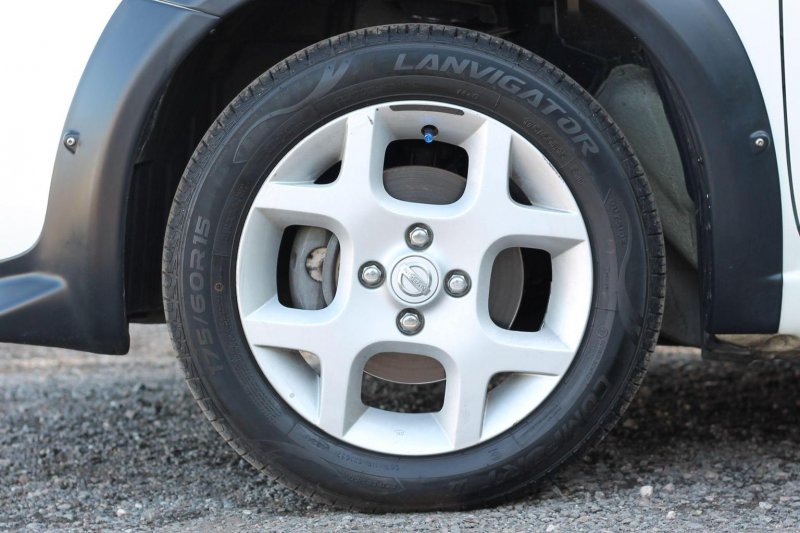 NISSAN 